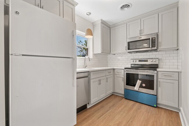 Building Photo - 316 24th St