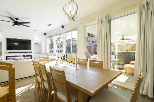 Building Photo - 1894 Pyramid Creek Dr