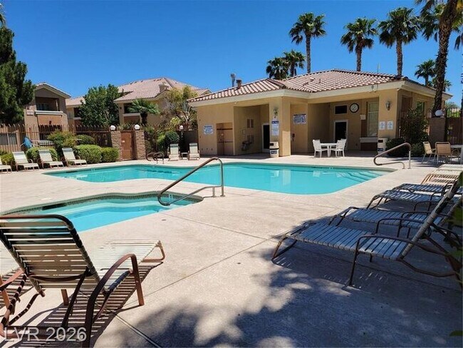 Building Photo - 1ST FLOOR UNIT IN POPULAR SILVERADO RANCH COMMUNITY!