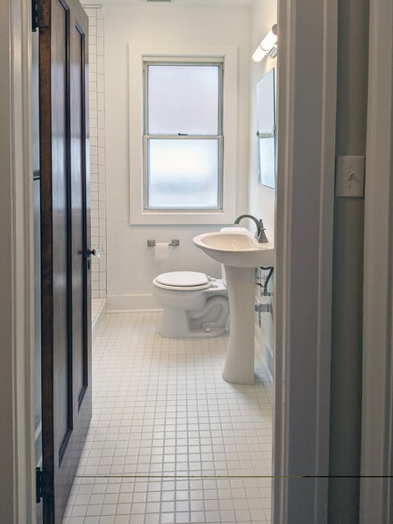 Building Photo - 3685 Bedford St