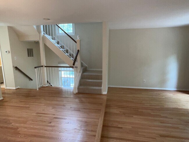 Building Photo - 1311 Templeton Pl