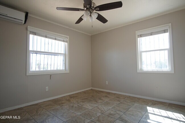 Building Photo - 6201 Tesuque Dr