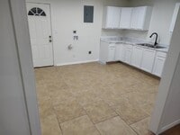 Building Photo - 2502 Sabine