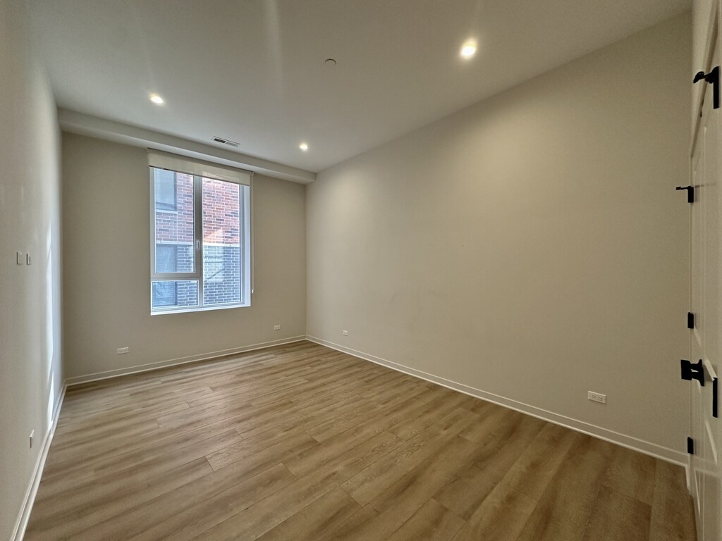 Building Photo - 3215 N Narragansett Ave