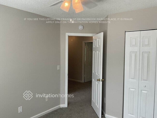 Building Photo - 5805 Village Loop