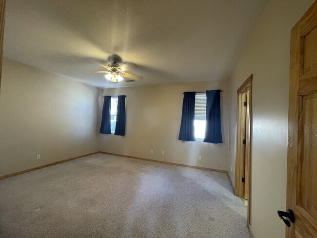 Building Photo - 6809 Chapingo Rd NE