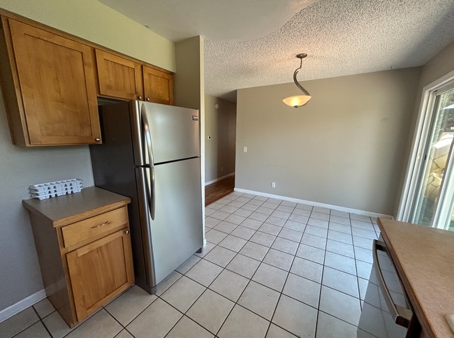 Building Photo - 3 Bed, 1.5 Bath with Spacious Backyard!