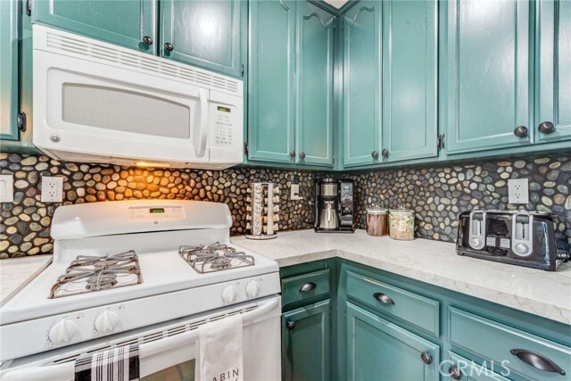 Building Photo - 513 W Victoria Ct