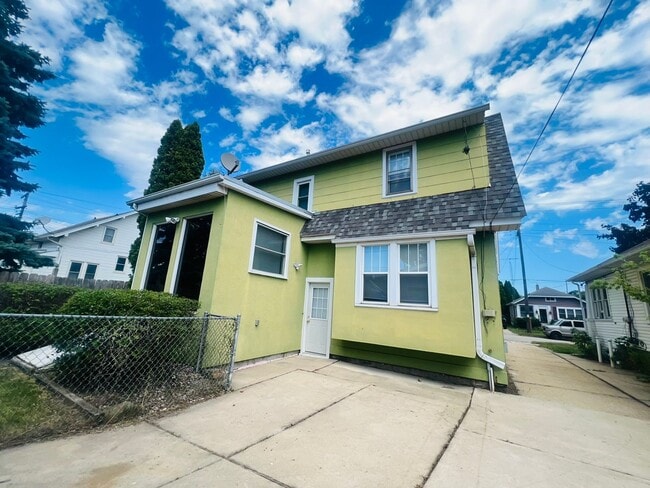 Building Photo - Charming 3-Bedroom Home – Don’t Miss This One