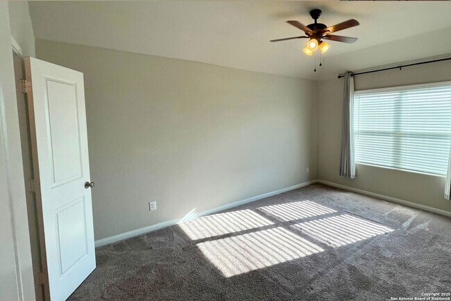 Building Photo - 1043 Raceland Rd