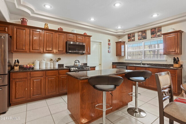 Building Photo - 1091 Los Moros Dr