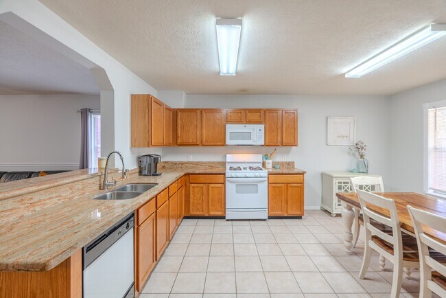 Building Photo - 914 Parsonfield Ct