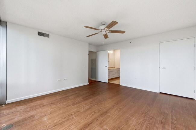 Building Photo - 9725 Woods Dr