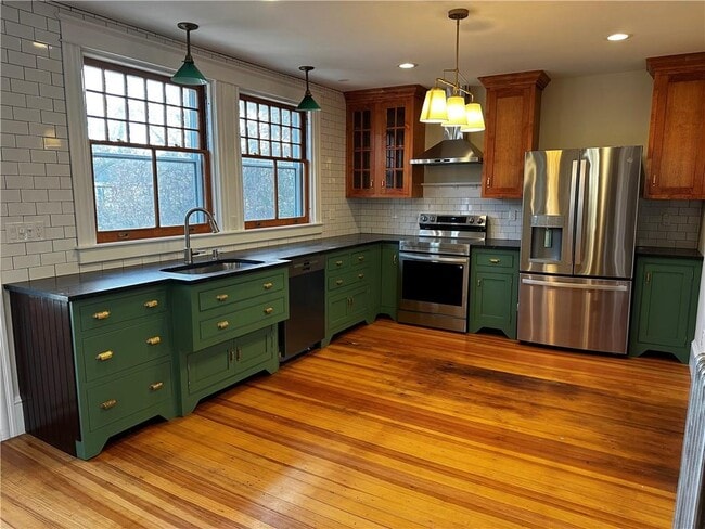 Building Photo - 100 Maple Ave