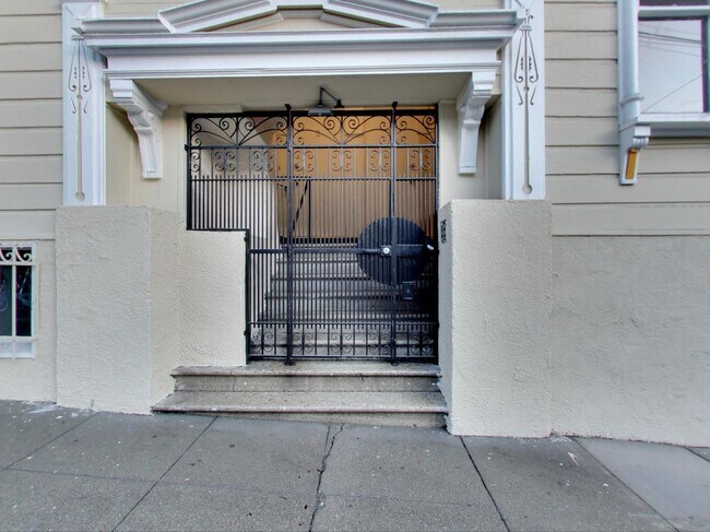 Building Photo - 616 Hayes St
