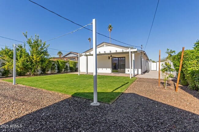 Building Photo - 1129 E McKinley St