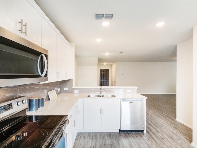 Building Photo - 405 Glendale Dr