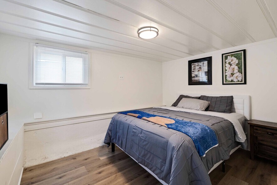 Building Photo - 1634 Bayview Dr