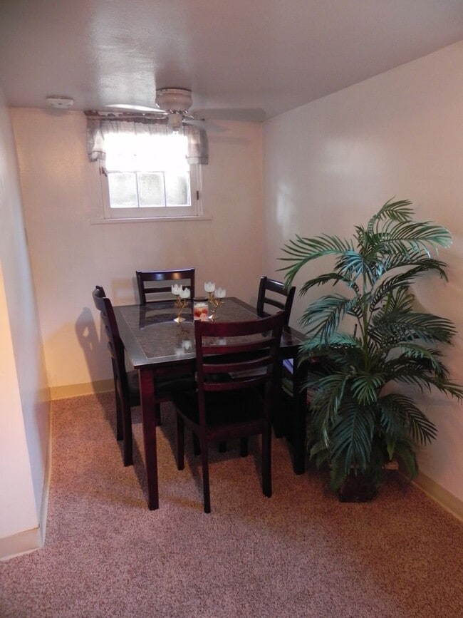 Building Photo - Triangle Tops (TTD/TTU) (Silverwolf)