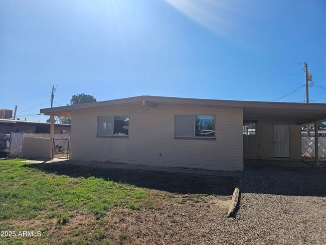 Primary Photo - 200 W Brown Dr