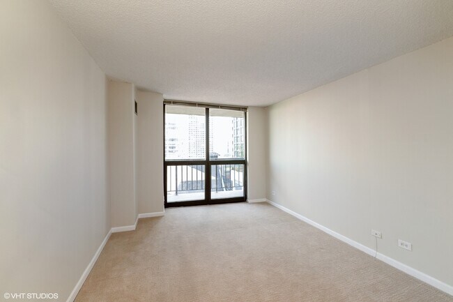 Building Photo - 33 W Delaware Pl