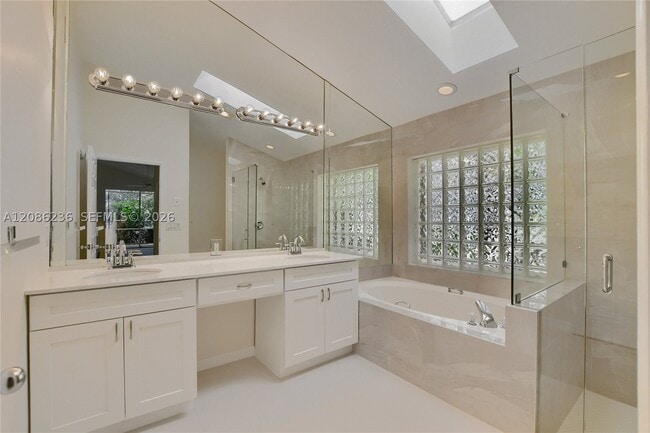 Building Photo - 11622 Creekside Dr