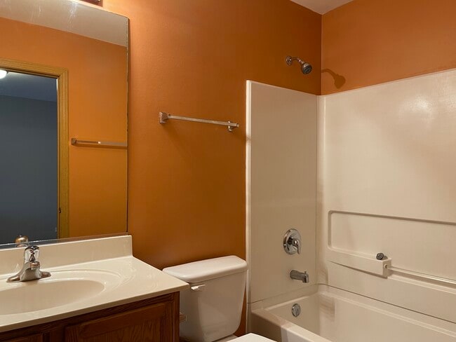 Building Photo - 1353 W Alder Creek Dr