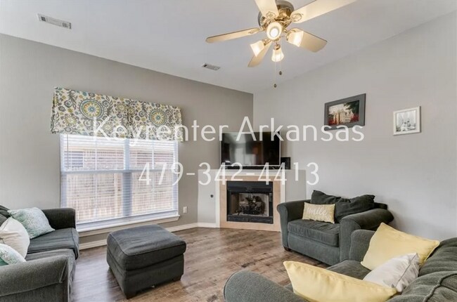 Building Photo - Beautiful Home in Bentonville