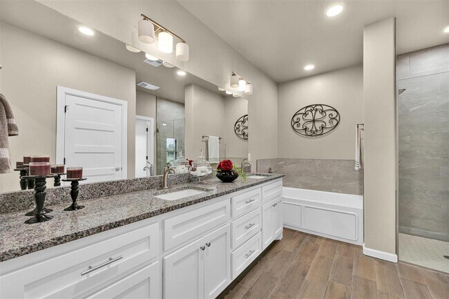 Building Photo - 2608 SW 68th St