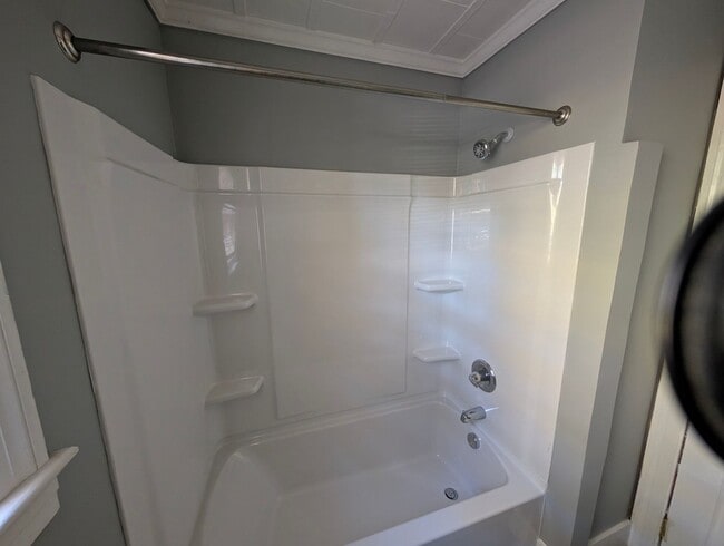 Building Photo - Cozy 2 Bedroom