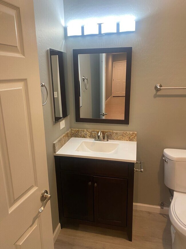 Building Photo - Remodeled 3/2 SFH Glendale, built in 2016