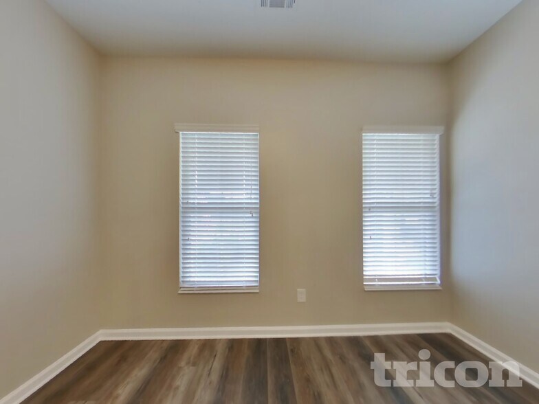 Building Photo - 10 Moonrise Crossing