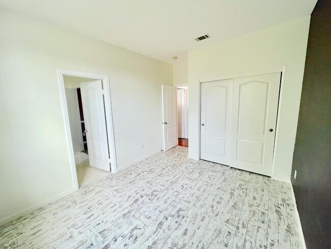 Building Photo - 1046 Strawberry Creek St
