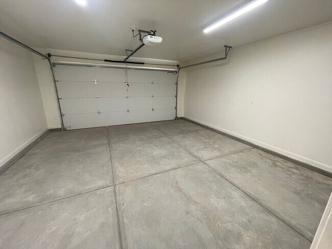 Building Photo - 1396 White Holw Ln