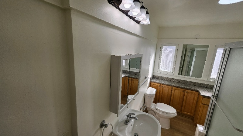 Building Photo - 3220 W 2nd St