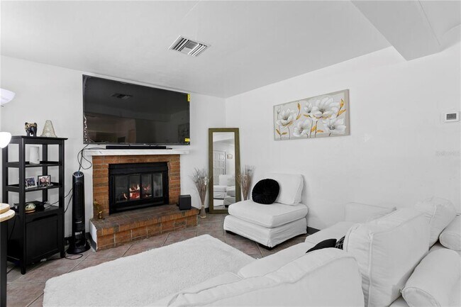 Building Photo - 487 89th Ave N