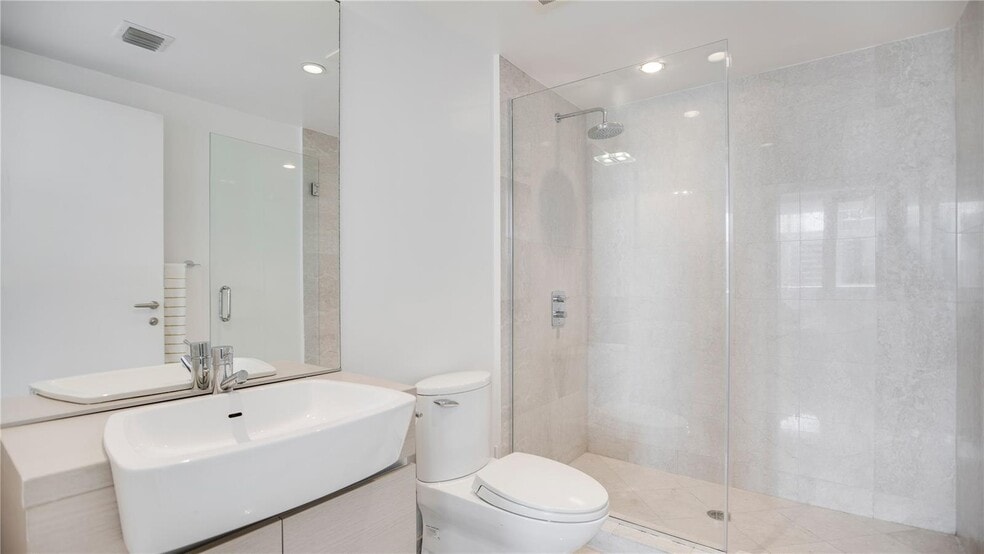 Building Photo - 200 Biscayne Boulevard Way