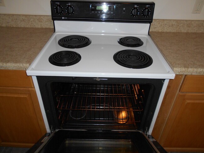 Building Photo - 3865 Roseberry St