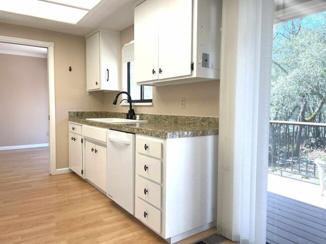 Building Photo - 3 bedroom, 2 bath home in Lake Wildwood, P...