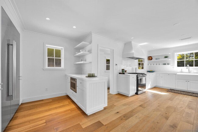 Building Photo - 1720 Coldwater Canyon Dr