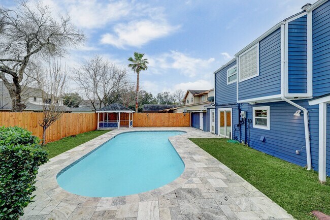 Building Photo - 3307 Chris Dr
