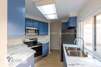 Building Photo - ***LA JOLLA CONDO***NEWLY RENOVATED***NEW ...