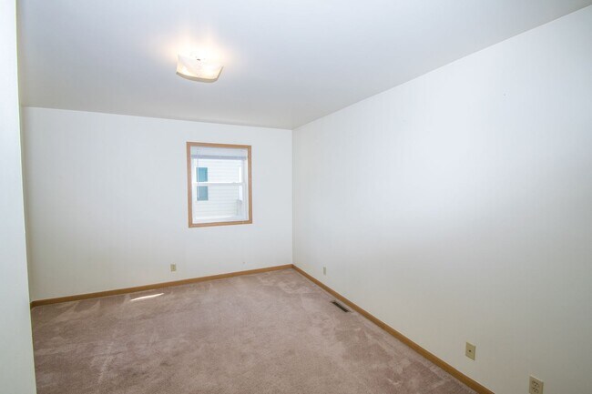 Building Photo - 2 bedroom / 1.5 bathroom Townhome for rent in Chesterton