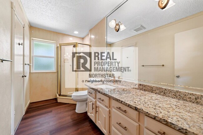 Building Photo - 902 Arrowhead Dr