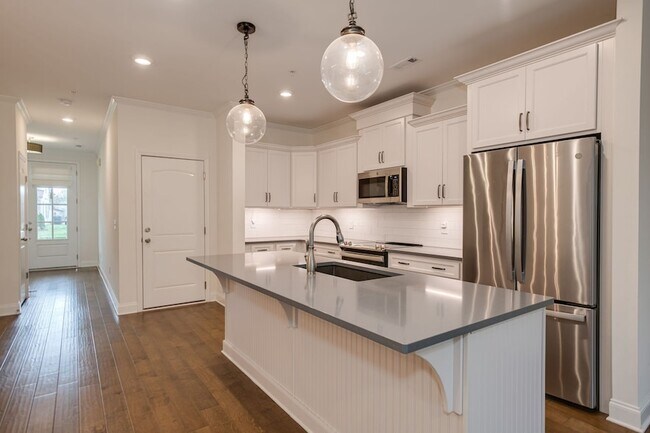 Building Photo - 3125 Sassafras Ln