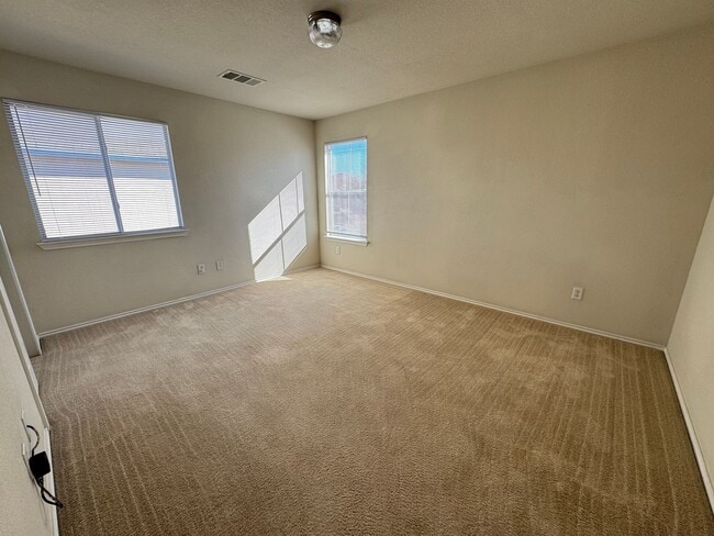 Building Photo - $500 OFF First Month's Rent