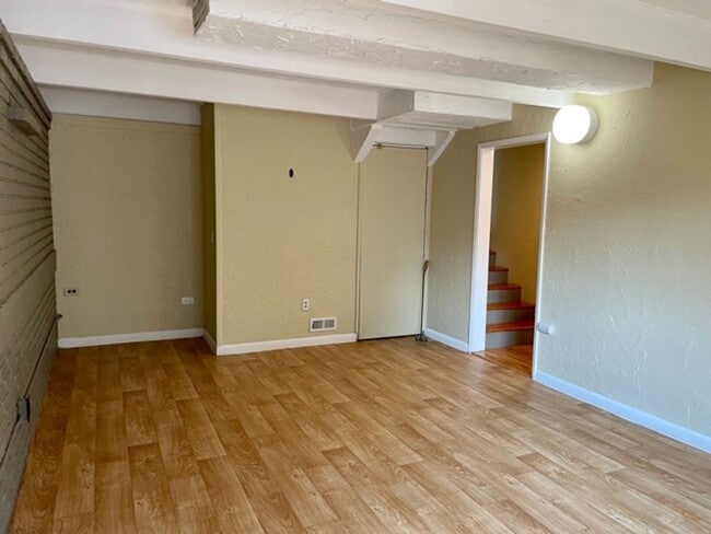 Building Photo - Charming 4 Bed 2 Bath Tri-level in Eastgate, Bellevue