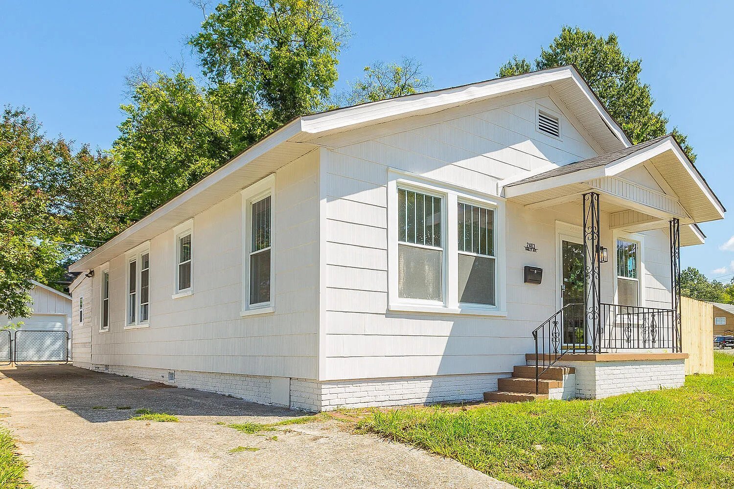 Building Photo - 2403 Bailey Ave