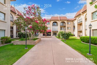 Building Photo - 3033 E Devonshire Ave
