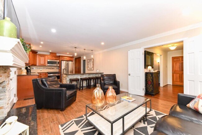 Building Photo - 4801 Sweetbriar Rd